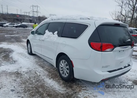 2018 Chrysler Pacifica Touring L z USA, uszkodzony, nr VIN 2C4RC1BG2JR233657